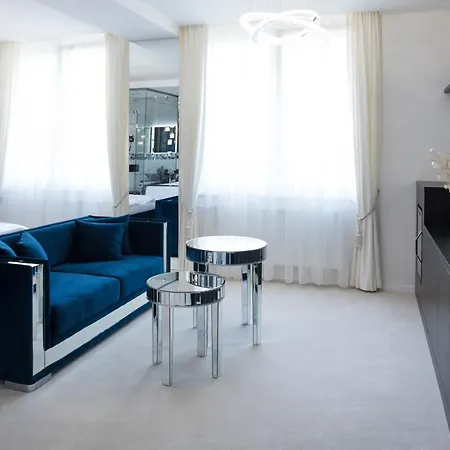 Z Boutique Smart Hotel, Szemelyzet Nelkuel