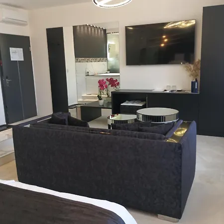 לינה וארוחת בוקר Z Boutique Smart Hotel, Szemelyzet Nelkuel זלאגרסג