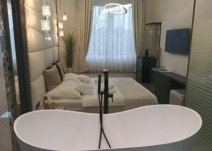 לינה וארוחת בוקר Z Boutique Smart Hotel, Szemelyzet Nelkuel 4*