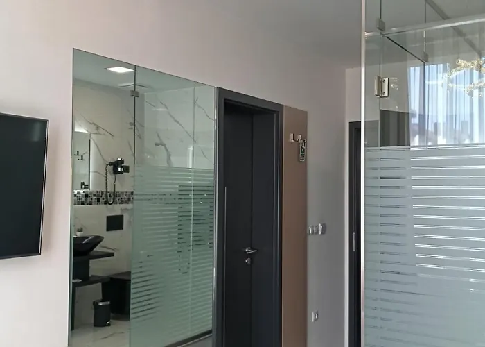 לינה וארוחת בוקר Z Boutique Smart Hotel, Szemelyzet Nelkuel 4*